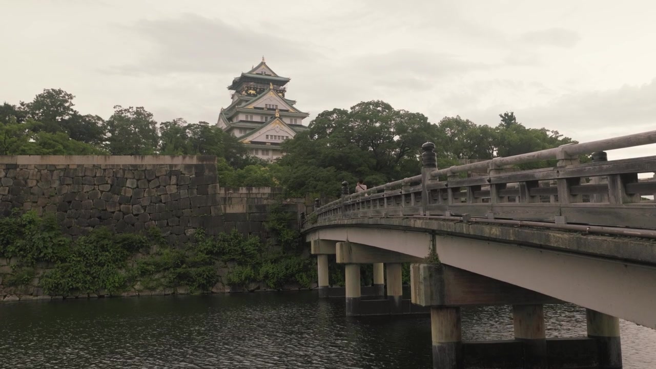 Japonya, Osaka'daki Gokurakubashi Köprüsü ve Osaka Kalesi