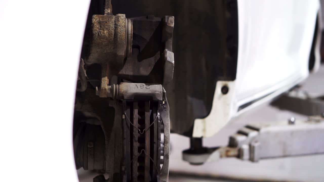 ремонт или техническое обслуживание автомобильных тормозов