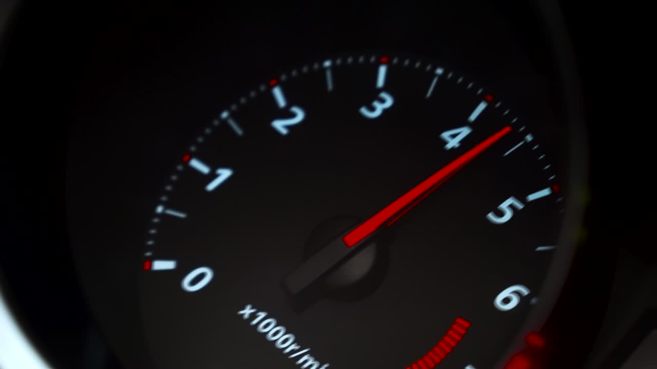 tacómetro del tablero de instrumentos del automóvil