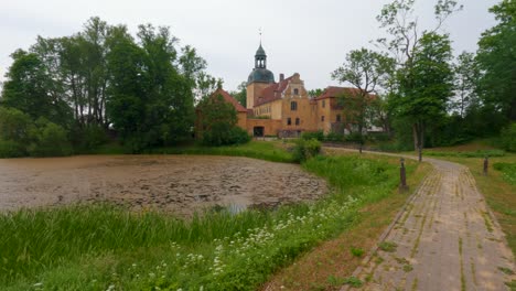 Lielstraupe-Medieval-Castle-in-the-Village-of-Straupe-in-Vidzeme,-in-Northern-Latvia