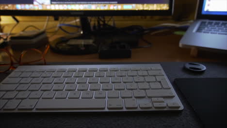 Desk-with-computer,-keyboard-and-mouse