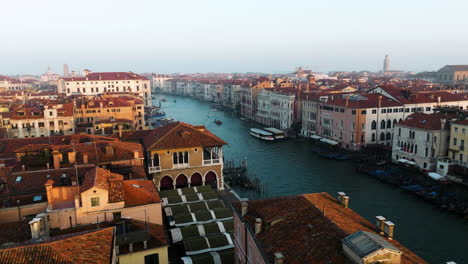 vista panorámica del gran canal al amanecer