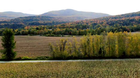 sendero ferroviario de vermont en johnson en otoño