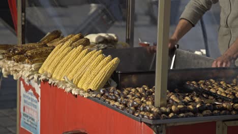 Popular-Street-Food-in-Istanbul:-Roasted-Corn-and-Chestnuts-in-Cart