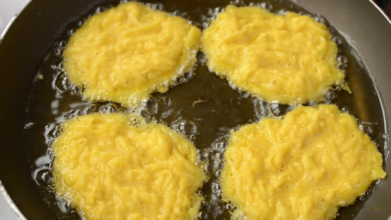 Cottura in padella. Friggiamo hash brown
