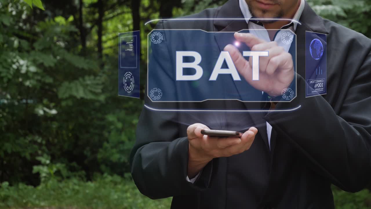 бизнесмен использует голограмму с текстовой летучей мыши