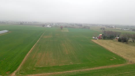 A-drone-shot-of-farmland-in-Pennsylvania-on-a-foggy-and-gloomy-morning