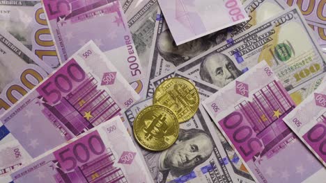 Dollar,-Euro-Und-Bitcoin-Zusammen.