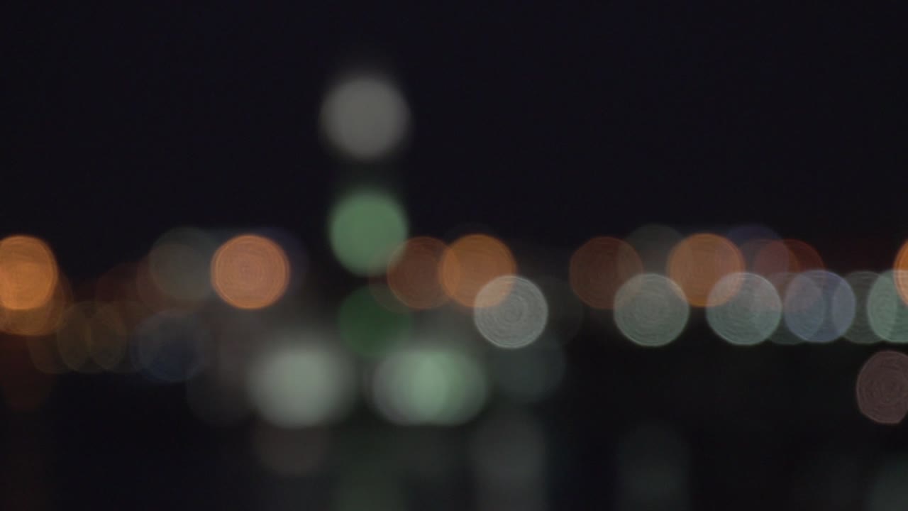 luces de coche borrosas en manama, bahrein