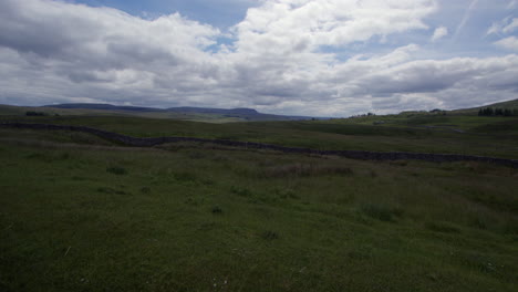 b6255에서 ribblehead viaduct, carnforth에서 찍은 pen y ghent hill의 매우 넓고 긴