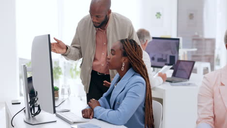 Computer,-Büro-Und-Manager-Helfen-Einer-Frau