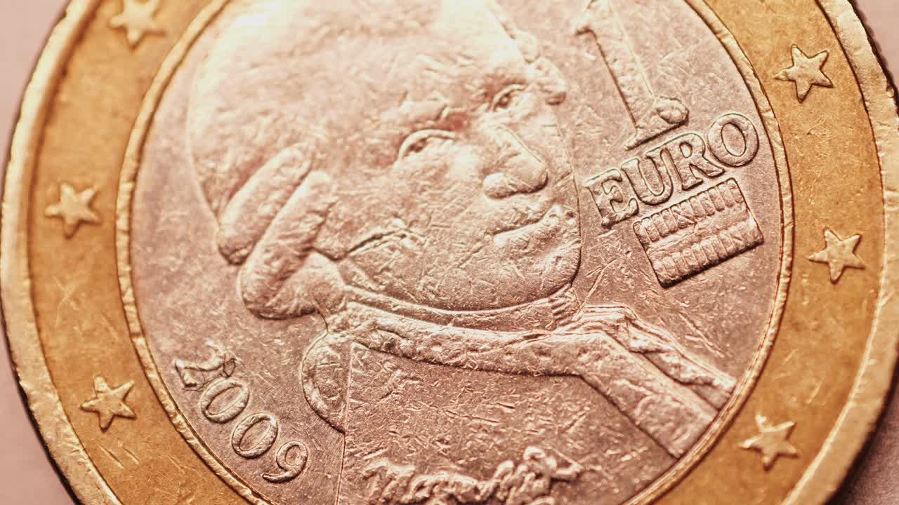 primer plano de una moneda de 1 euro de 2009