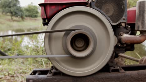 front view, rotation of the tractor belt.