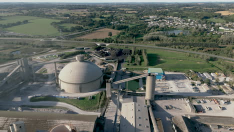 Fábrica-De-Cemento-Lafarge,-Saint-pierre-la-cour-En-Mayenne,-Francia