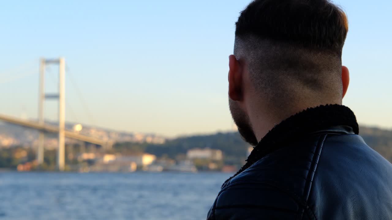 슬 ⁇ , 외로운 사람