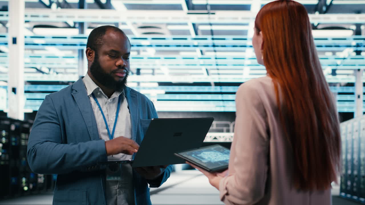 IT Professionals Collaborating and Discussing Data in a Modern Server Room