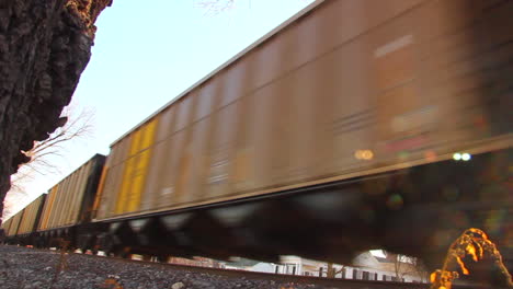 el tren de mercancías pasa por el transporte de mercancías