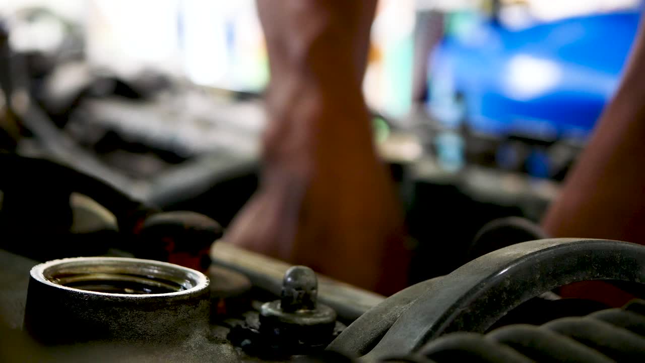 mecánico profesional de mantenimiento de un automóvil