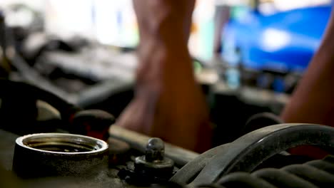 mecánico profesional de mantenimiento de un automóvil