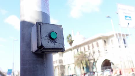 green button on a streetlight