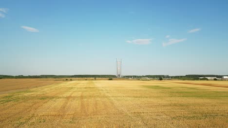 Revelación-De-Drones-Desde-El-Campo-Dorado-Del-Majestuoso-Puente-Braila-Sobre-El-Río-Danubio