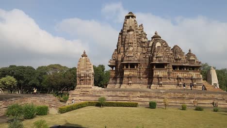 Tiro-Panorámico-Del-Templo-De-Vishwanath,-Khajuraho,-Madhya-Pradesh