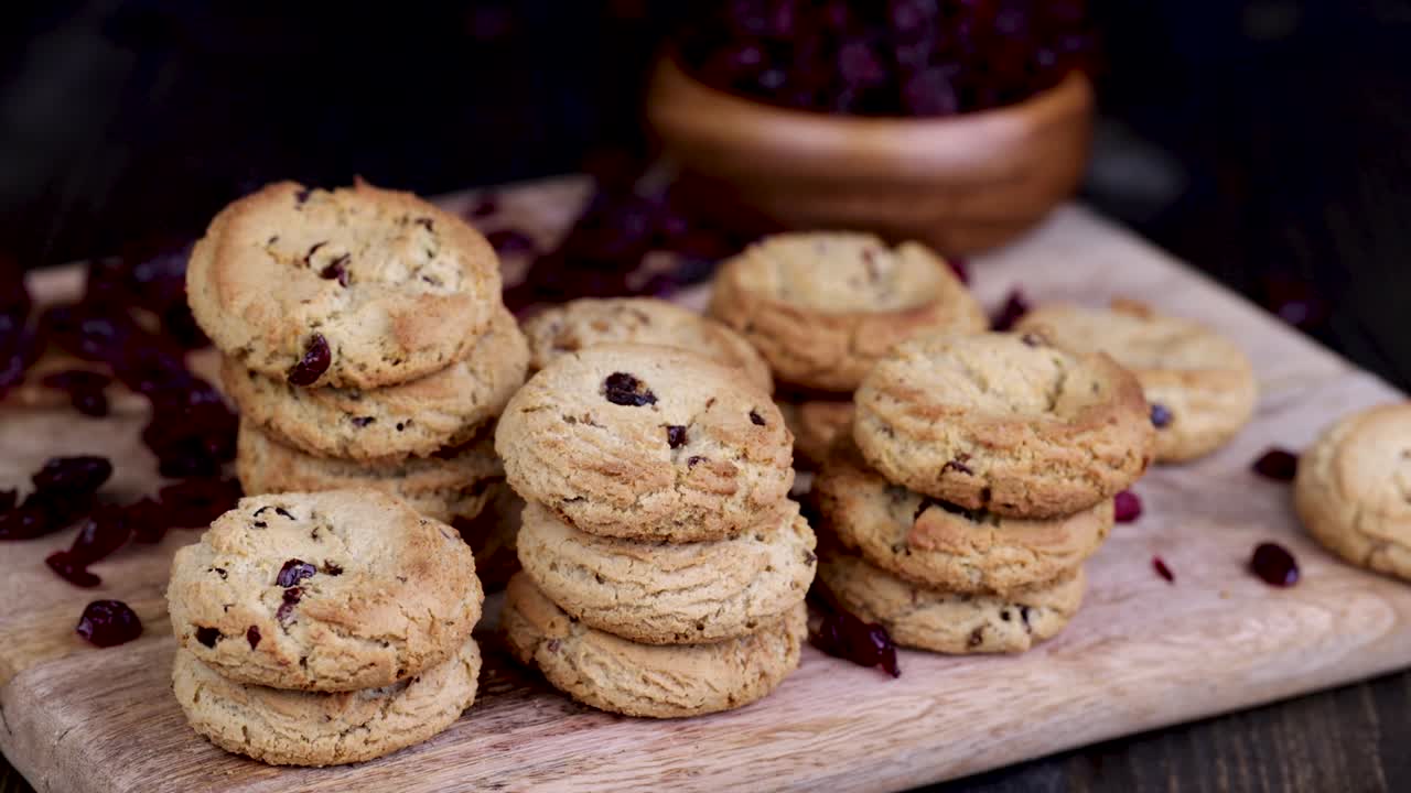 para tomar biscoitos de aveia com mirtilos secos do tabuleiro