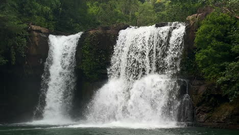 catarata en cámara lenta