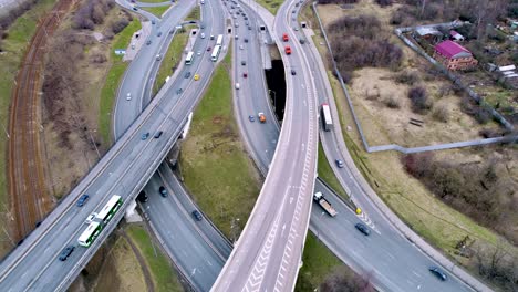 vista aérea de una intersección de autopista