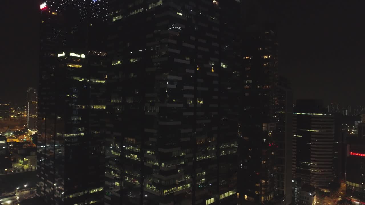 horizonte de la ciudad en la noche