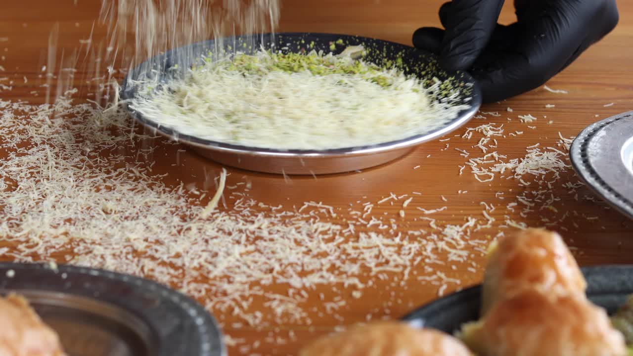 안타키아 칠면조에서 künefe 요리