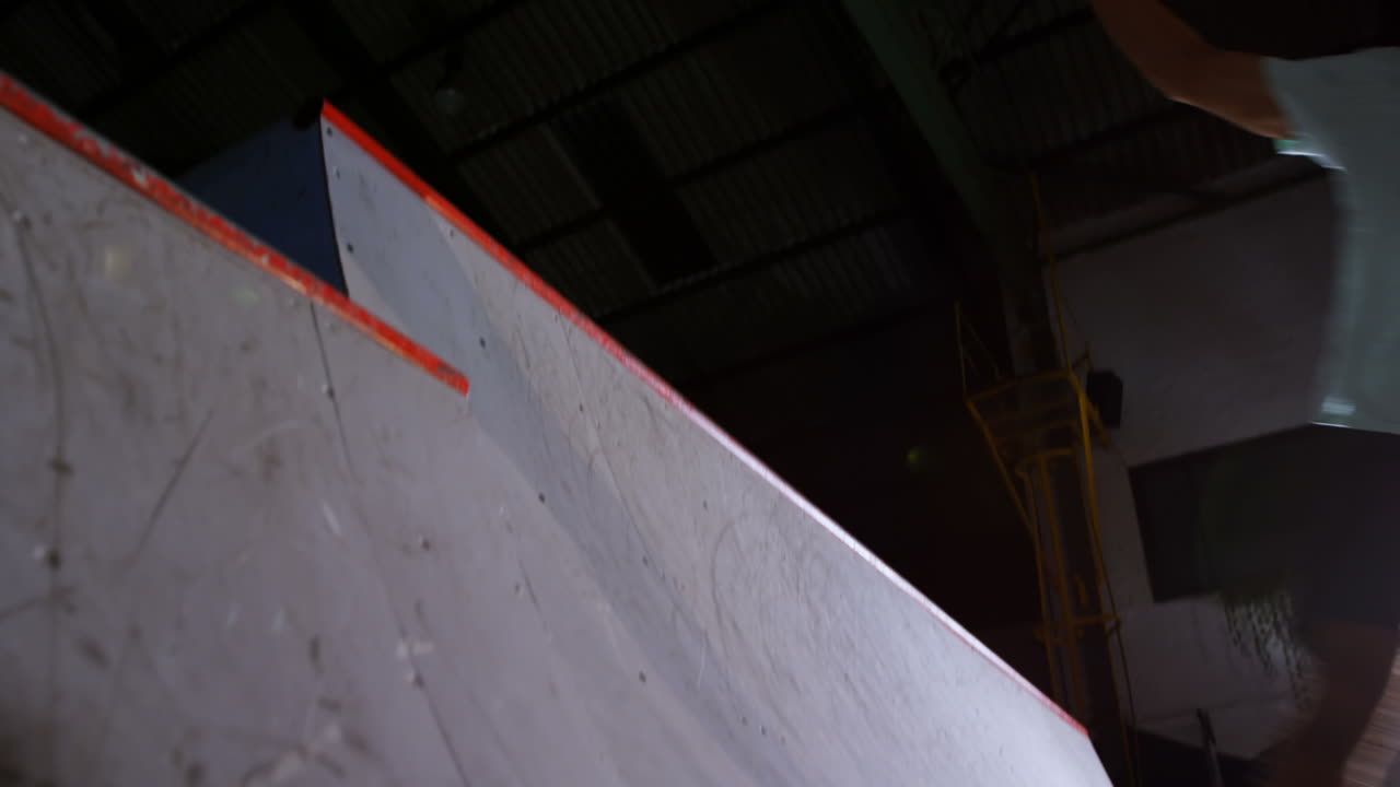 hombre practicando patinaje 4k