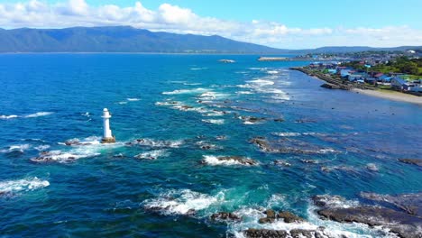 Faro-Frente-A-La-Costa-De-Shakotan,-Japón