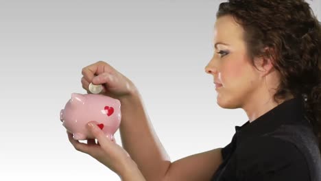 dinero de ahorro en una alcancía