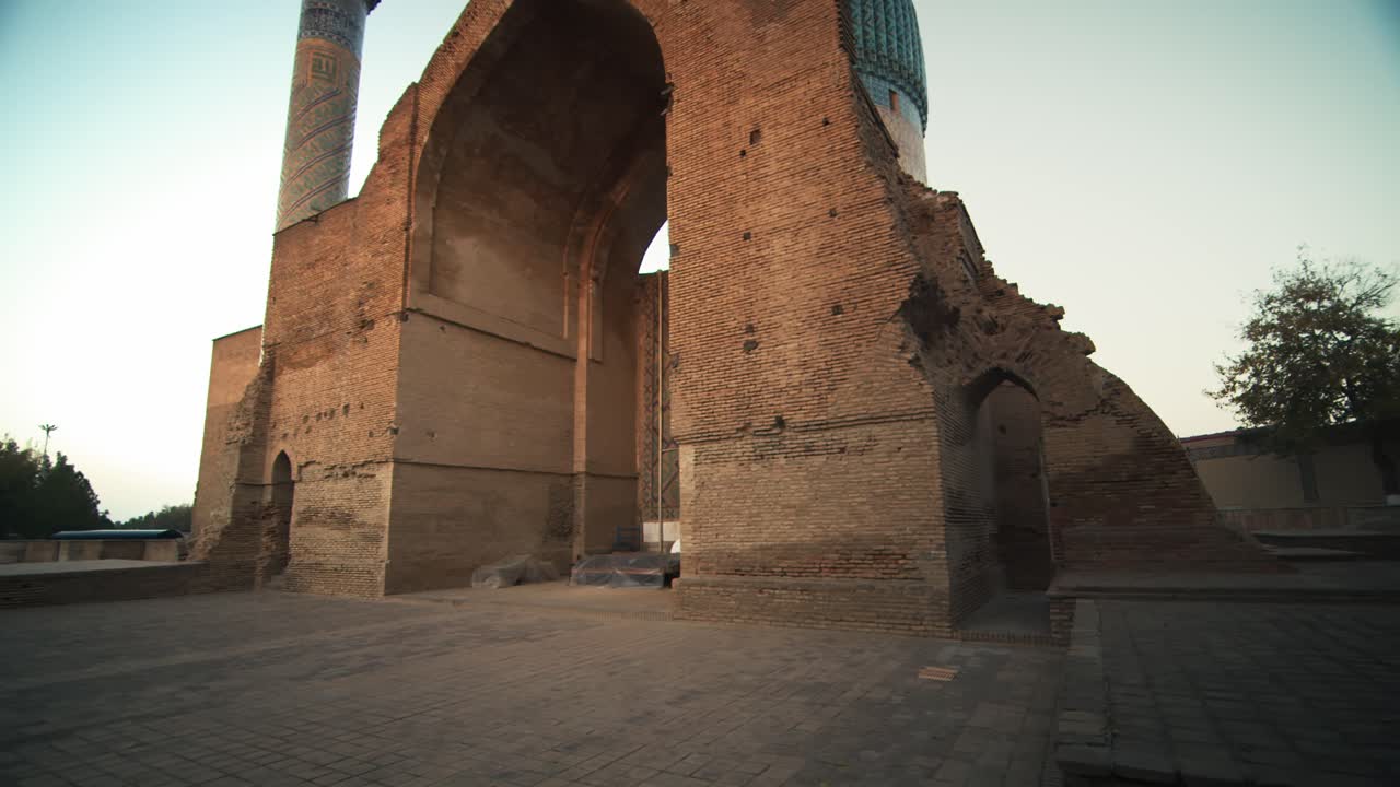 el mausoleo de amir temur en samarkand, uzbekistán, fue construido en 1404.