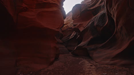 Gimbal-Schuss-Bewegt-Sich-Den-Slot-Canyon-Hinunter