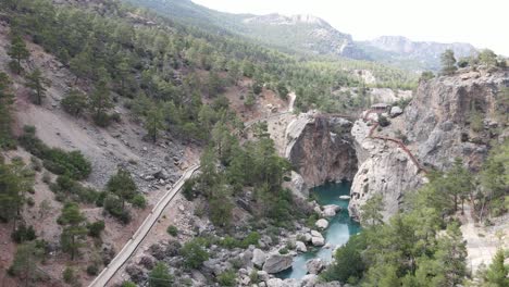 vista aérea del lecho del arroyo del valle