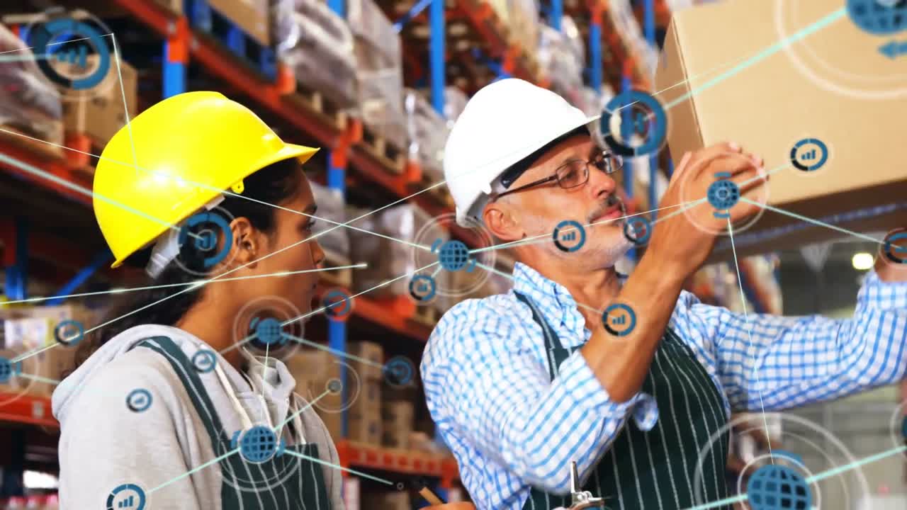 animación de la red de conexiones con iconos sobre el hombre y la mujer que trabajan en el almacén