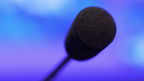 micrófono de altavoz en un lugar grande