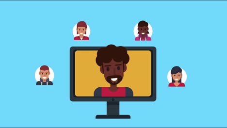 mujer afro en el escritorio con la comunidad de redes sociales