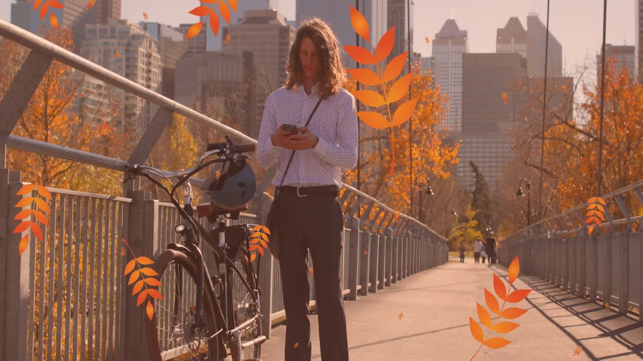 animación de hojas de otoño que caen sobre un hombre caucásico con bicicleta usando un teléfono inteligente