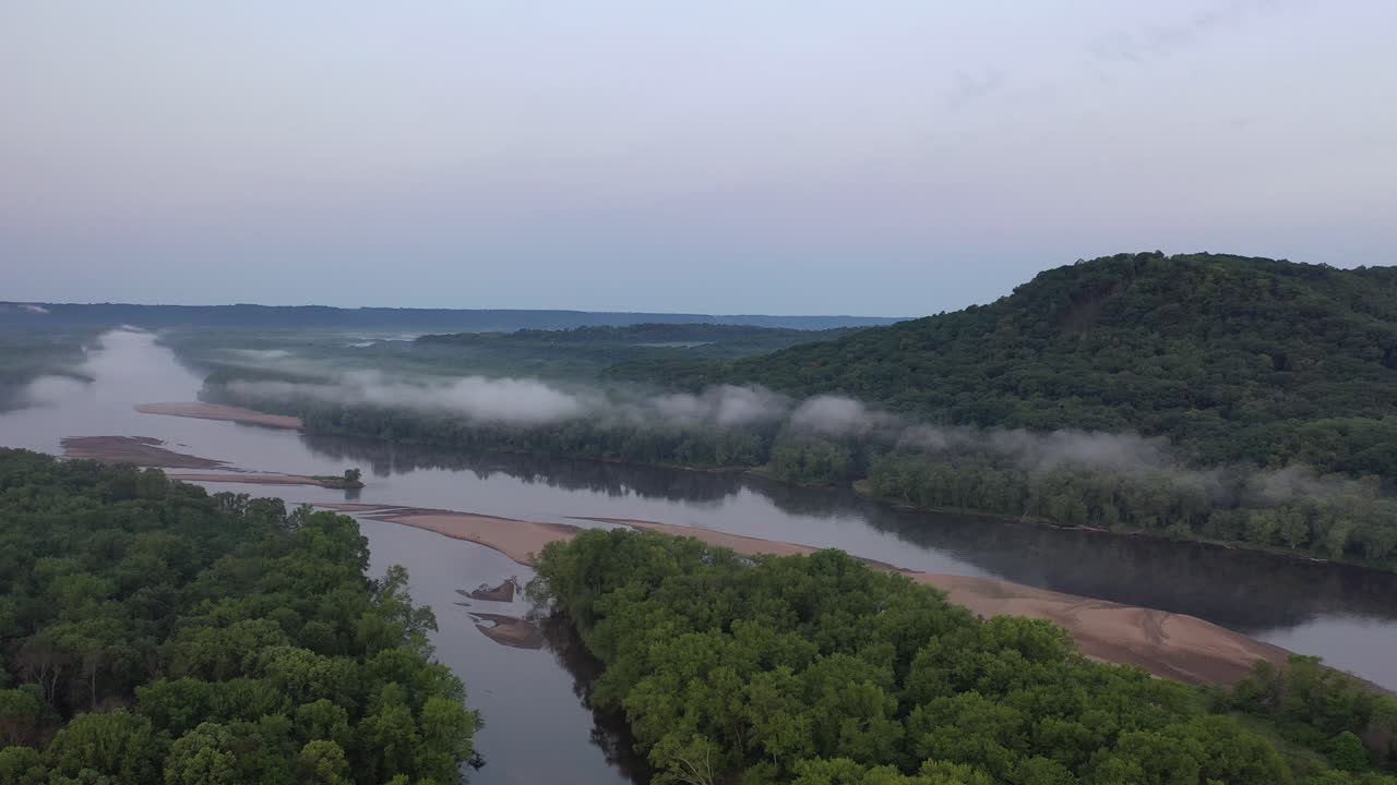 paisaje del valle del río brumoso