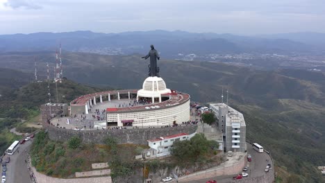 aéreo: cristo rey, recorrido, guanajuato méxico, vista desde drones