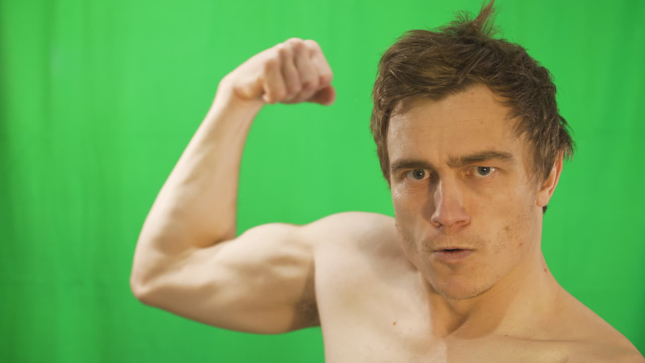 남자 키스 이두근 - 중간 샷 - 초마 키 - 젊은 성인 남성