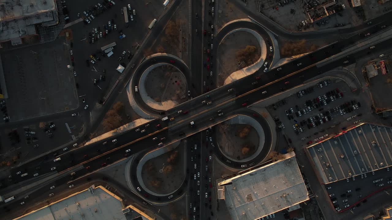 Overhead view of a cloverleaf highway interchange in Mexico