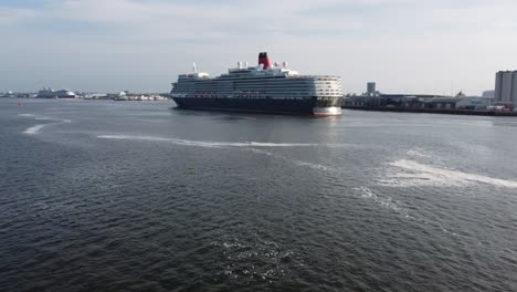 Queen-Elizabeth-Kreuzfahrtschiff-Southampton-Clip2