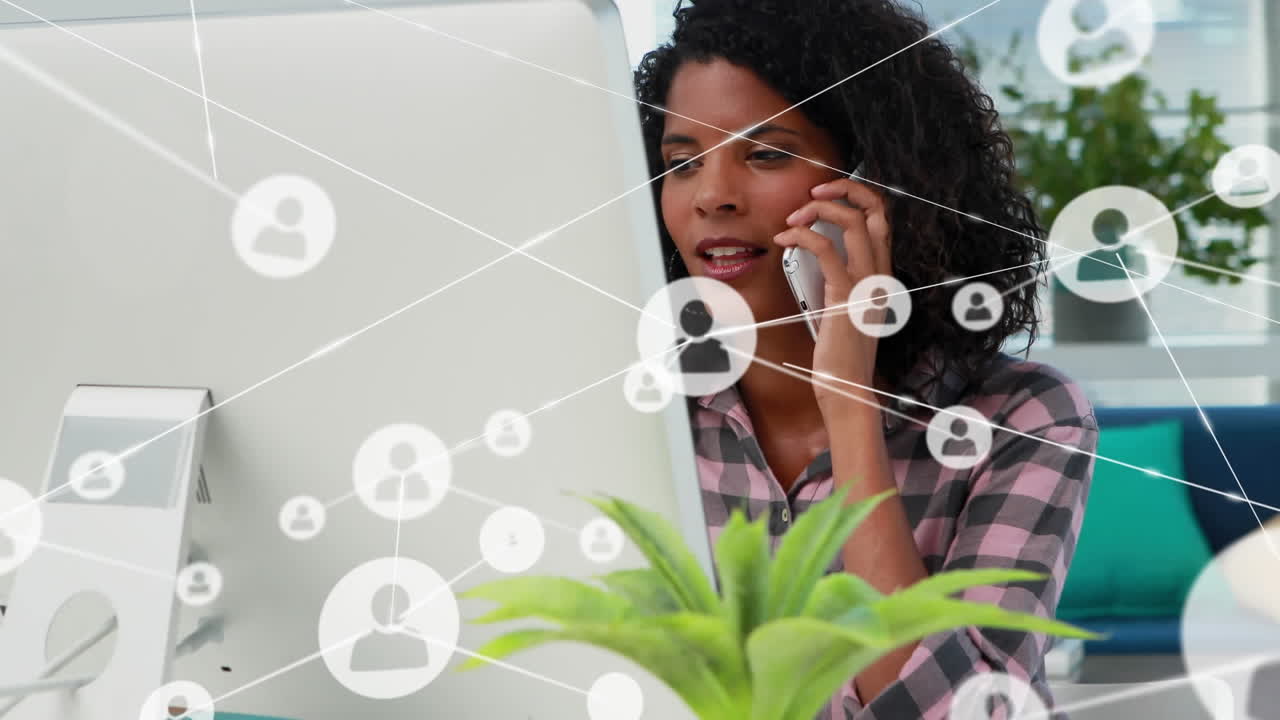 animación de la red de conexiones red de iconos sobre mujer de negocios utilizando la red