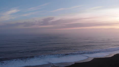 Drone-Sobre-La-Playa-De-Islandia-De-Arena-Negra