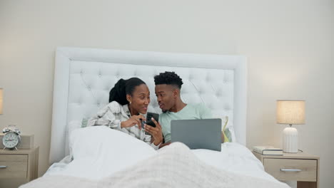 Black-couple,-online-shopping