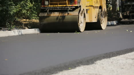 tracked pavers laying asphalt